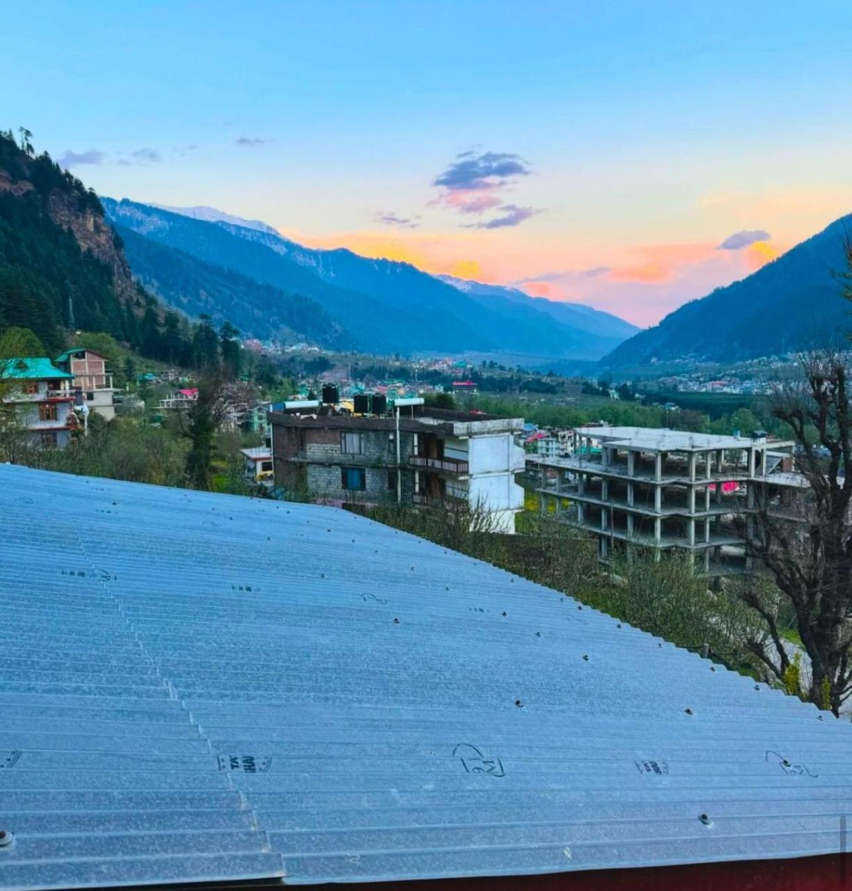 Hotel Himachal Heights Manāli Exteriör bild