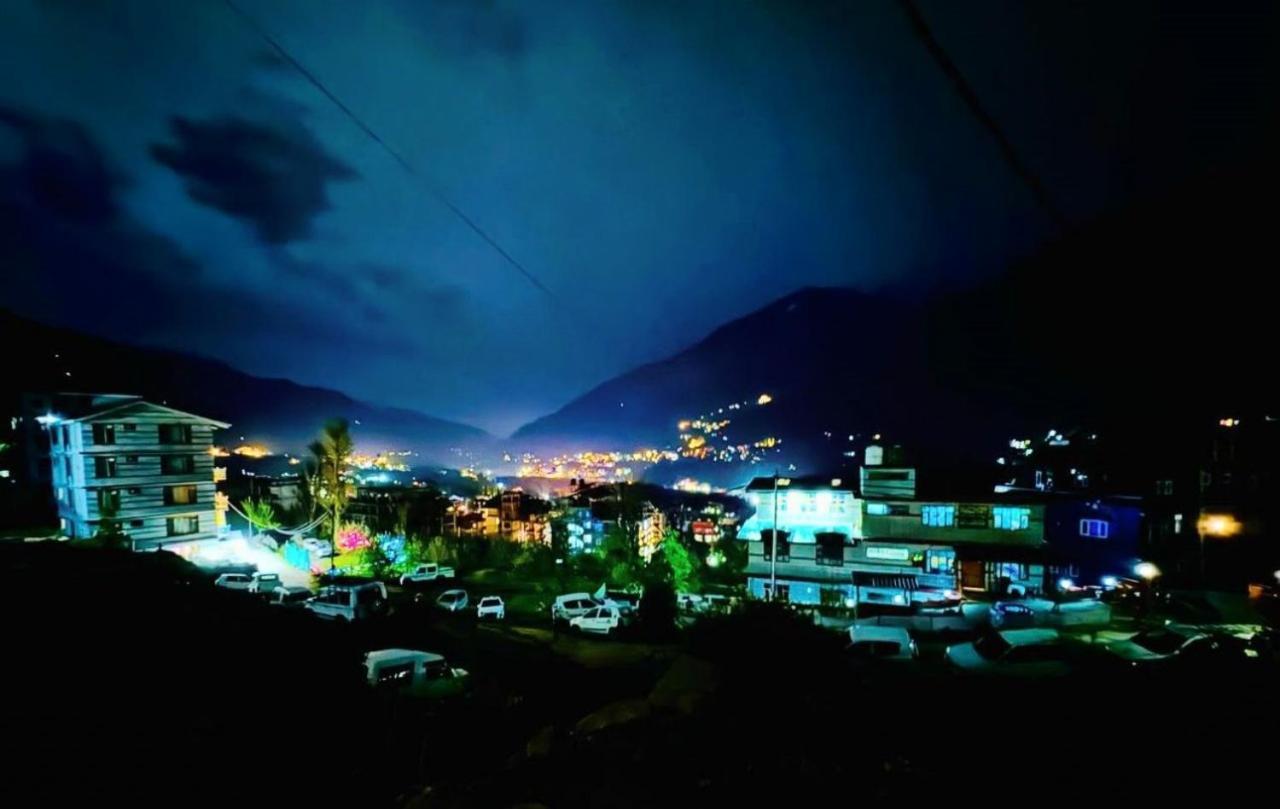 Hotel Himachal Heights Manāli Exteriör bild