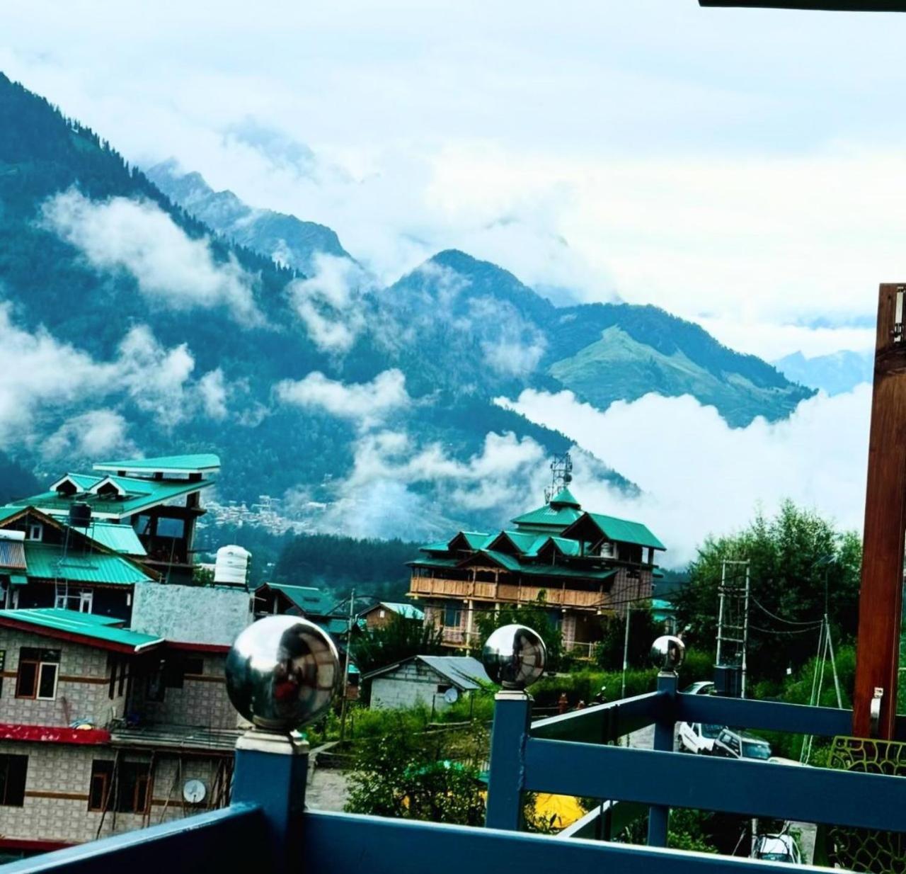 Hotel Himachal Heights Manāli Exteriör bild